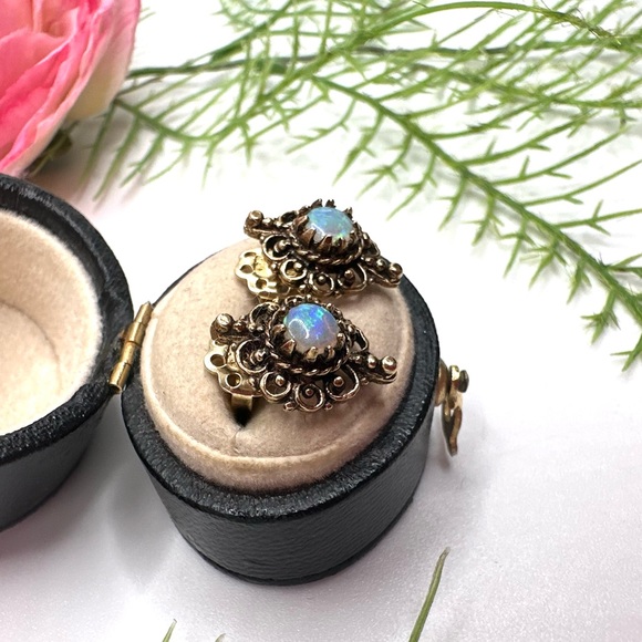 VINTAGE⚜️Rare 14K Gold Opal Lace Stud Earrings - Picture 5 of 13